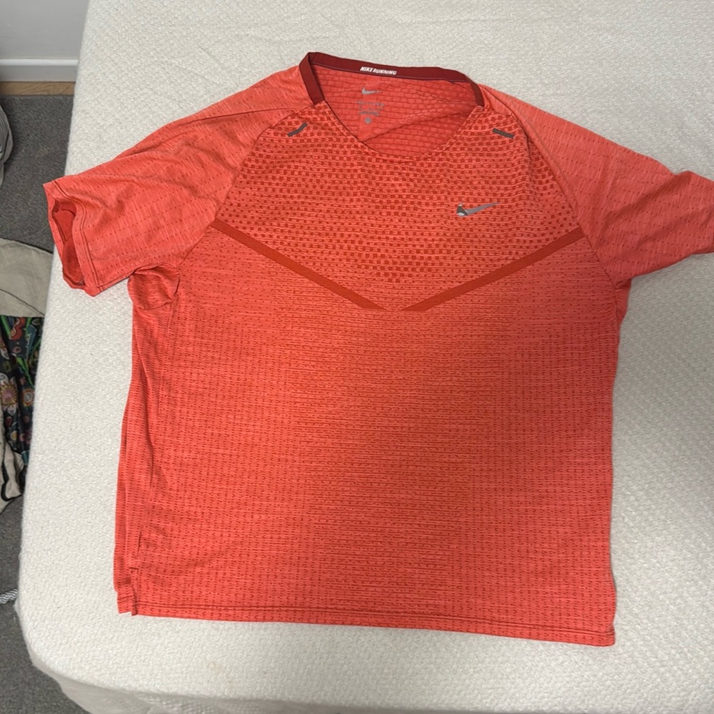 Men's Short-Sleeve Running Top
Nike Dri-FIT ADV Techknit
Ultra